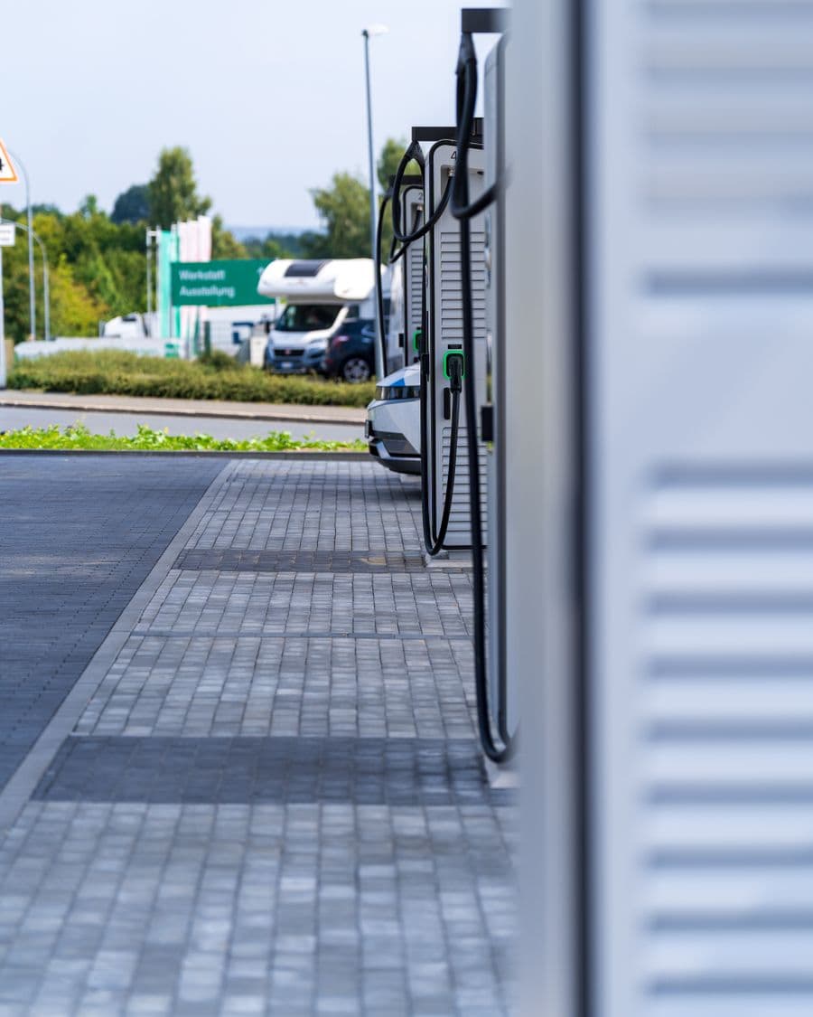 Electric vehicle charging station powered by solar